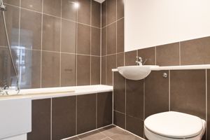 Main Bathroom- click for photo gallery